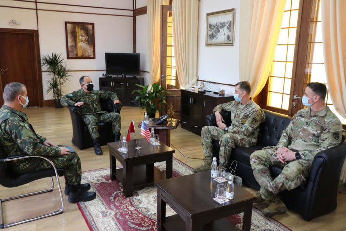 “Defender Evrope 21″/ Shefi i Shtabit të Përgjithshëm të FARSH takohet me ushtarakët amerikanë
