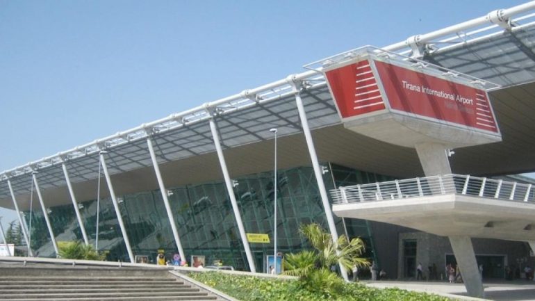 Nesër nisin fluturimet drejt Anglisë, dokumentet që u duhen udhëtarëve