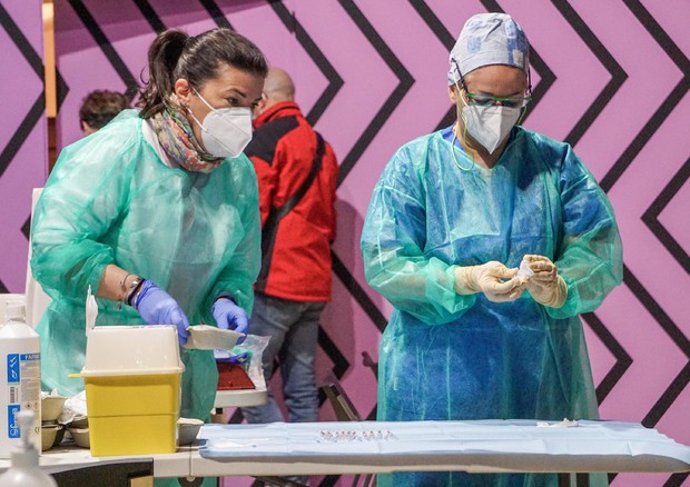 Itali, mbi 14300 raste dhe 288 vdekje në 24 orë