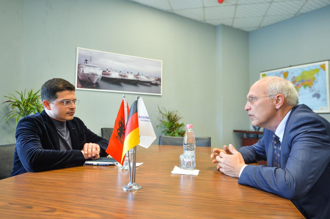 Ambasadori gjerman viziton portin e Durrësit, në fokus thellimi i bashkëpunimit mes palëve