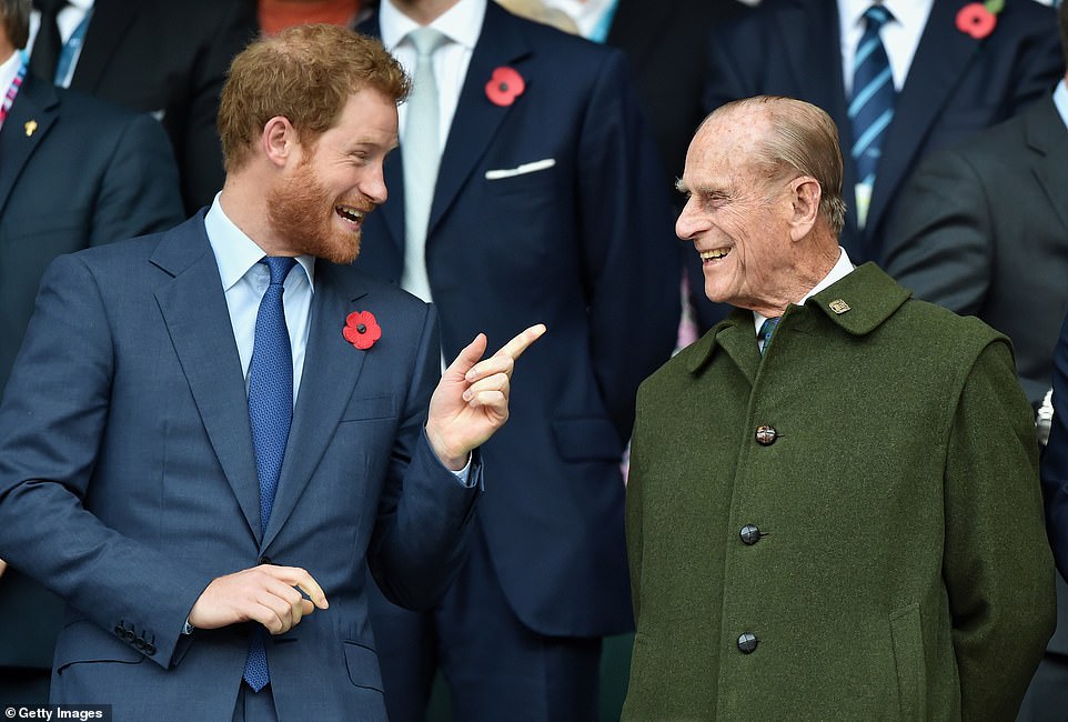 Princ Harry mbërrin në Angli për varrimin e gjyshit, karantinohet në pallatin Kensington