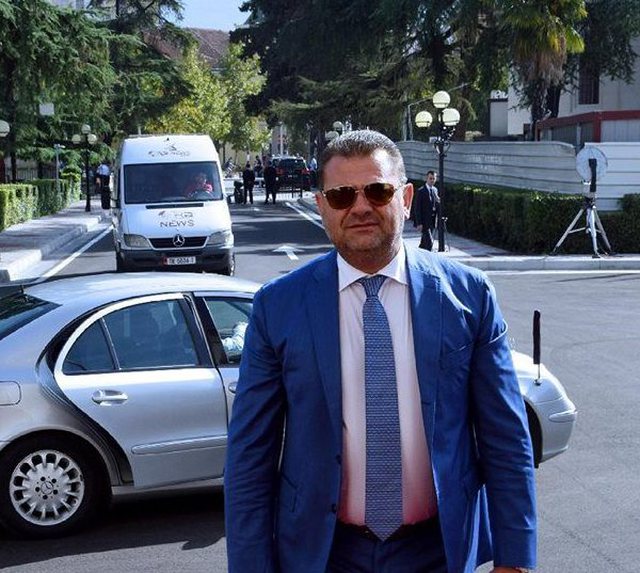 Një ditë pas zgjedhjeve, Tom Doshi jep dorëheqjen nga kandidimi dhe mandati