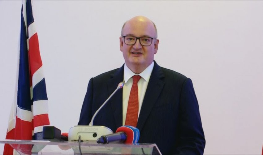Ambasadori britanik: Urime Ramës, inkurajojmë institucionet të hetojnë parregullsitë e pretenduara