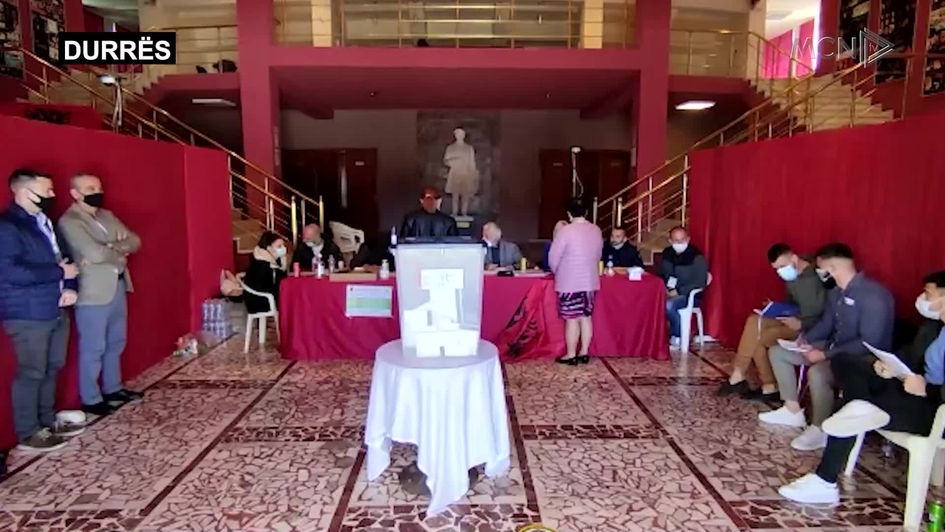 Para në bankë para votimeve, grantet e rindërtimit u shpërndanë para zgjedhjeve. Kryeson bashkia Durrës