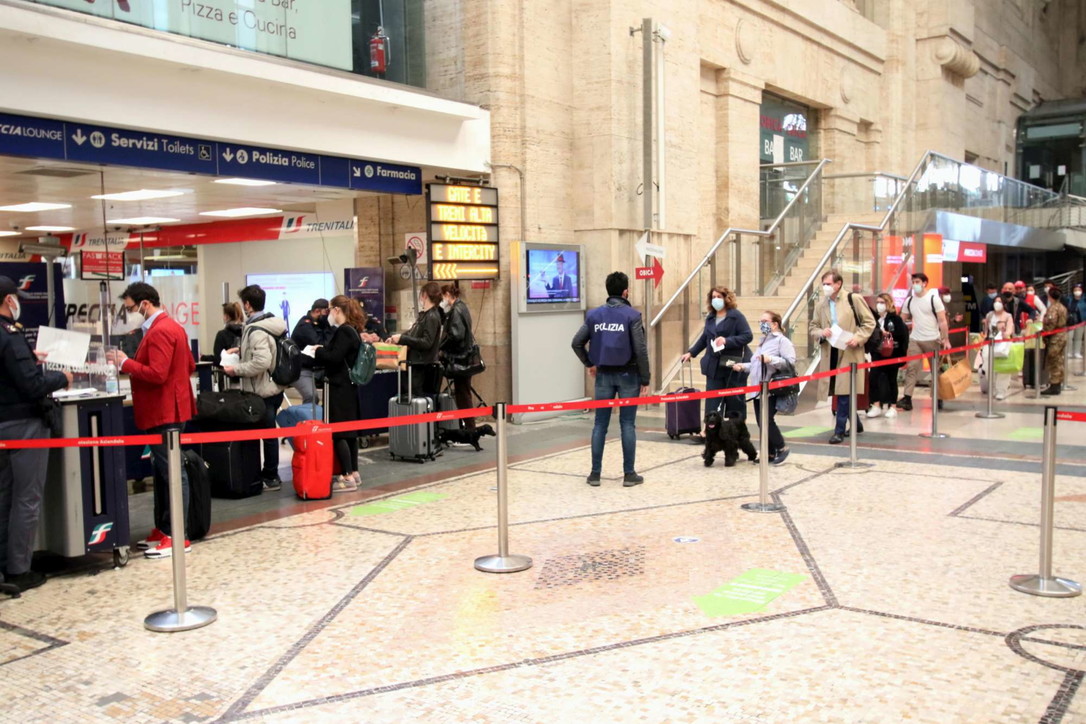 Italia e gjitha zonë e kuqe fundjavën e Pashkëve