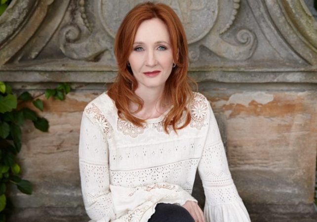 J.K. Rowling boton romanin e parë për fëmijë