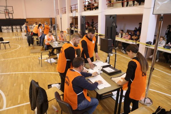 Numërohen 4024 kuti, ja votat për PD, PS, LSI dhe PSD