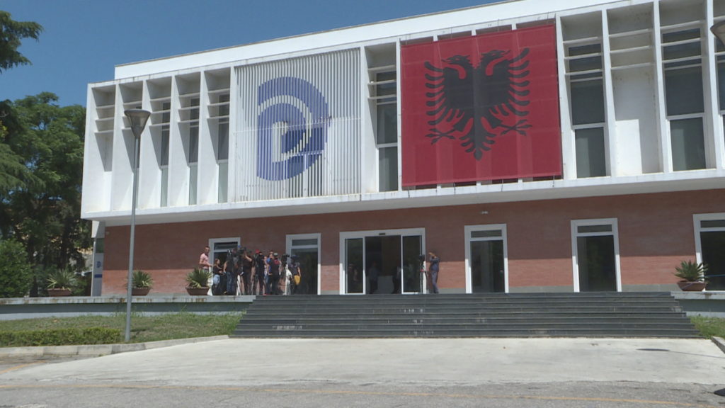 PD padit Ramën në SPAK: Kërcënoi mësuesit, infermierët dhe administratën me vendin e punës