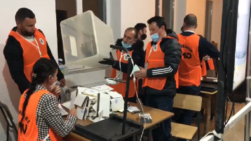 Numërohet kutia e parë, dalin votat e PS, PD dhe LSI