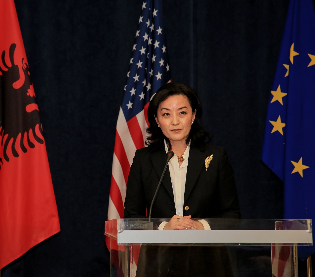 Ambasadorja Kim: SHBA nuk mbështet asnjë parti të caktuar, kujdes me blerjen e votës