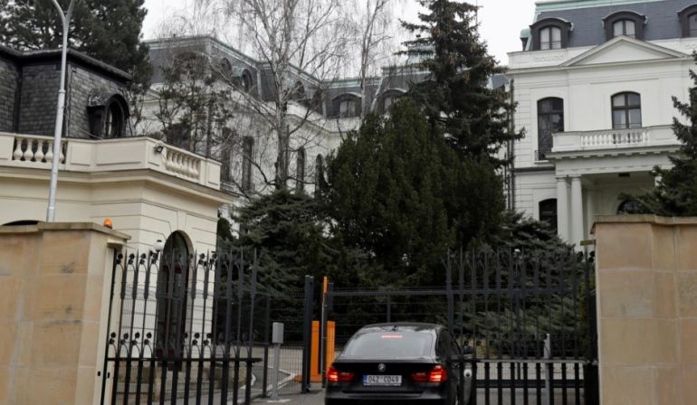 Rusia hakmerret ndaj Çekisë, i dëbon 20 diplomatë nga vendi