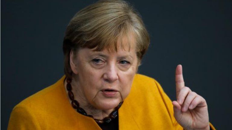 Kancelarja Merkel merr dozën e parë të vaksinës AstraZeneca