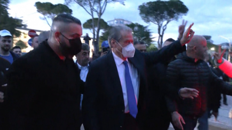 Berisha në mitingun përmbyllës të PD-së: Pres fitore të shkëlqyer