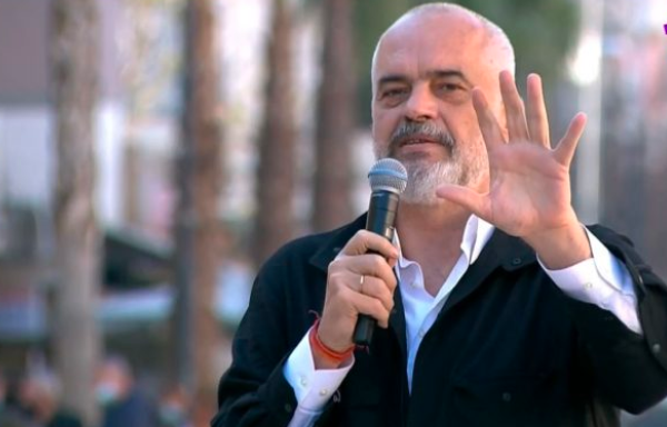 Kryeministri Rama uron besimtarët katolikë me foton e veçantë