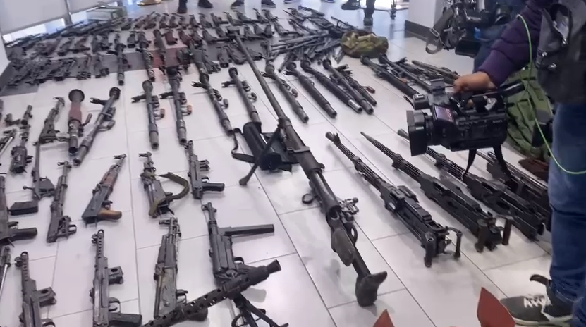 Policia: Goditëm dy baza kriminale, sekuestruam arsenal të madh armësh luftarake (FOTO)