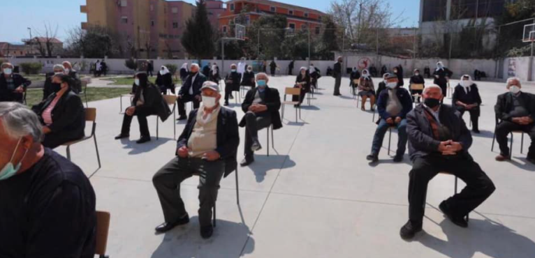 Rama poston foton e mitingut të PD-së: Vaksinimi dhe infektimi vazhdojnë paralelisht