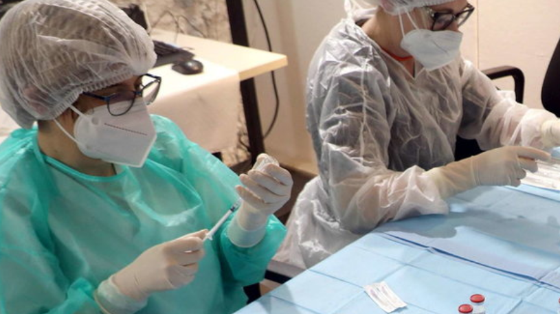 Holanda ndalon përdorimin e AstraZeneca për personat nën 60-vjeç