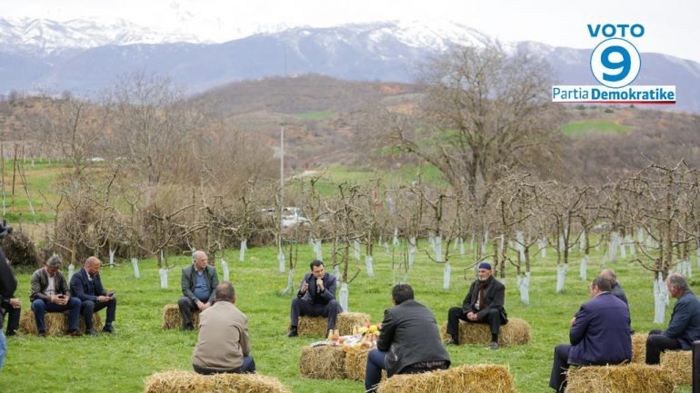 Basha me fermerët në Greth: Ulja e çmimit të naftës dhe subvencione deri në 100 mln euro janë premtimi ynë