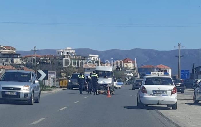 Automjeti përplaset me motorin, drejtuesi përfundon në spital