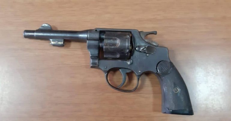 Qarkullonte me armë zjarri pa leje, arrestohet 29-vjeçari, i zbulohet municioni luftarak