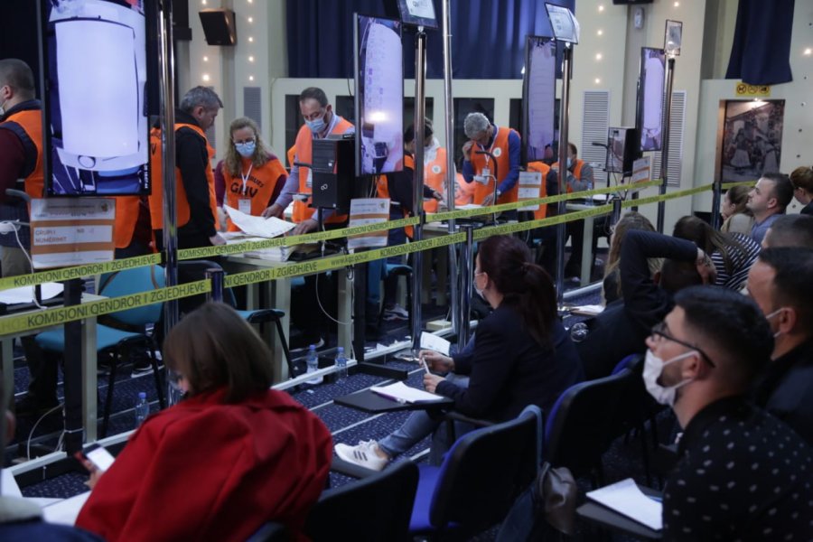 PS zbret në 73 mandate, PD rritet në 60 mandate