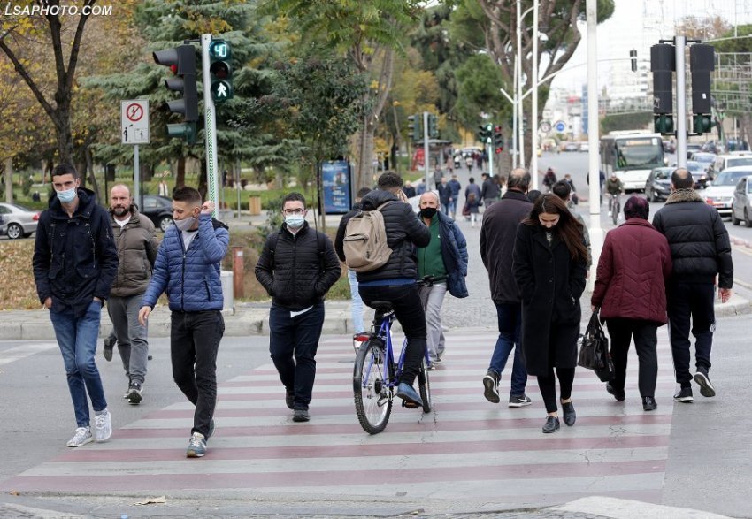 Hyjnë në fuqi masat e reja anti-COVID, lëvizja lejohet deri në orën 22:00