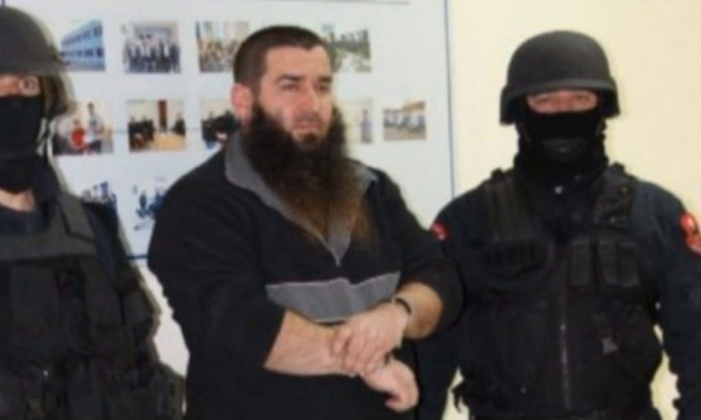 Plagosja në zyrën e PD-së/ Ky është personi që shkrepi armën