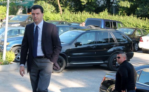 Rezultati i zgjedhjeve, Basha bën lëvizjen e parë. Mbledh në seli drejtuesit e qarqeve