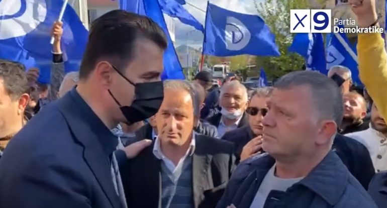 Socialisti gris teserën e PS në sy të Bashës (VIDEO)