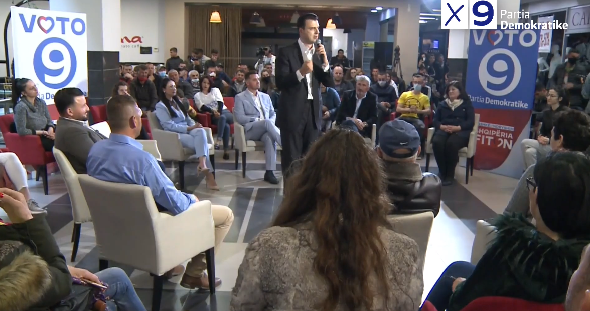 Basha takohet me 500 socialistë të zhgënjyer në Durrës që i bashkohen ndryshimit (VIDEO)