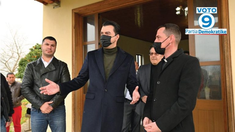 Durrës, Basha uron Pashkët nga kisha e Jubës: Qoftë një fillim i ri jo vetëm për katolikët, por gjithë shqiptarët