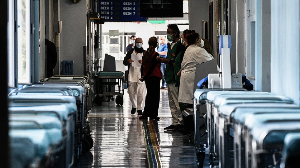 I fiku respiratorin pacientit me Covid se e bezdiste zhurma, çfarë zbuloi policia greke për shqiptarin