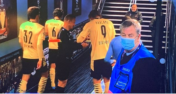 I mori autograf Halandit, gjesti i arbitrit bën xhiron e internetit