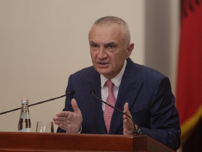 Mesazhe fyese për qytetarët në emër të Presidentit, Meta: U dërguan nga një grup i strukturuar kriminal