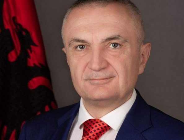 Meta reagon për pezullimin e fluturimeve: Kontrollorët të vijojnë punën, të gjendet një zgjidhje e drejtë