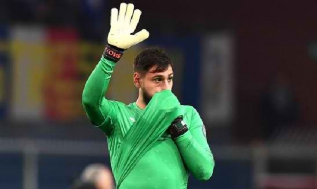 Ish-lojtari i Milan kritika Donarumës për rinovimin: Ai puth fanellën, e urrej këtë