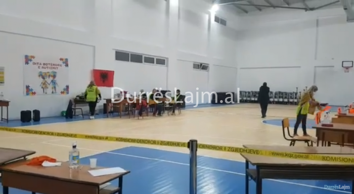 KZAZ-ja e parë e Durrësit që merr në dorëzim gjithë kutitë, pritet të nisë numërimi (VIDEO)