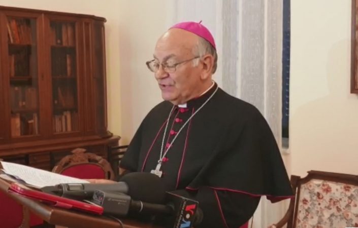 Imzot Massafra uron Pashkët katolike nga spitali: Të lutemi për të sëmurët