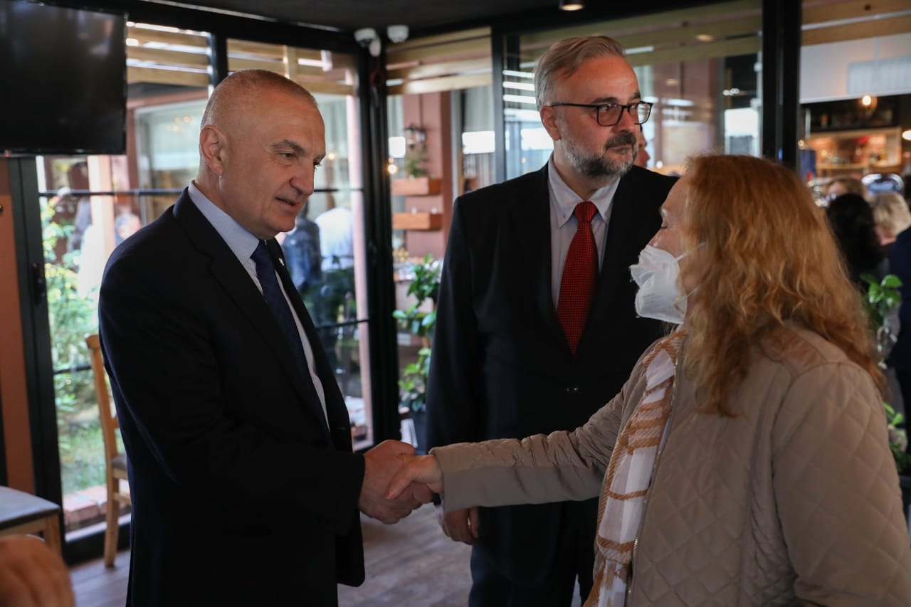 Përvjetori i masakrës së 2 prillit/ Meta takon familjarët e martirëve të demokracisë: Do ta çojmë deri në fund amanetin