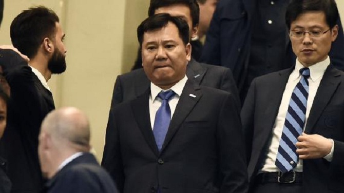 Në krizë totale financiare, pronarët e Interit i shpërblejnë lojtarët me… celularë