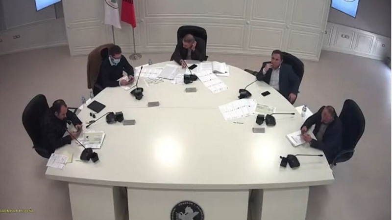 KAS pranon kërkesën e PS-së, rrëzon fletën e votimit me emra