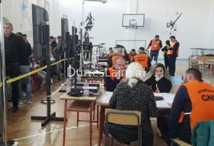Durrës, pezullohet procesi i numërimit në disa KZAZ (VIDEO)