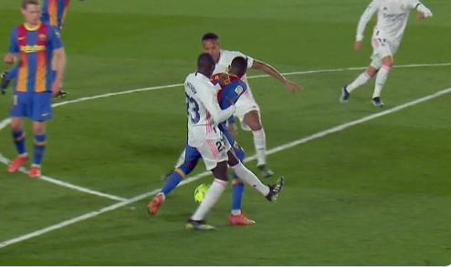 Polemika në “El Clasico”! Te Barcelona ndihen të vjedhur, pretendojnë për 3 penallti