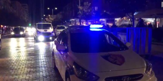 30-vjeçari plagos veten me armë zjarri