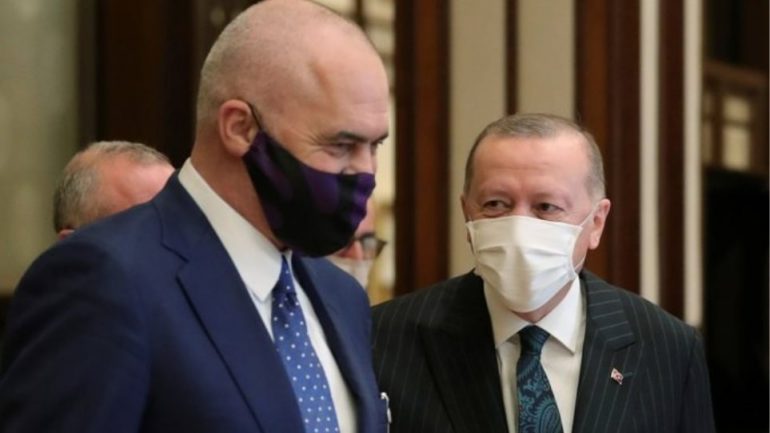 Spitali i Fierit, mediat greke: Ndërhyrje e paprecedentë zgjedhore e Erdogan në favor të Ramës