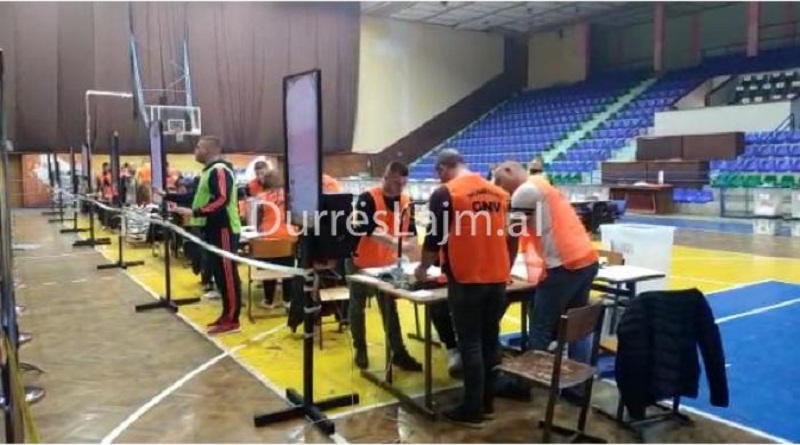 Rifillon procesi i numërimit në një tjetër KZAZ në Durrës (VIDEO)