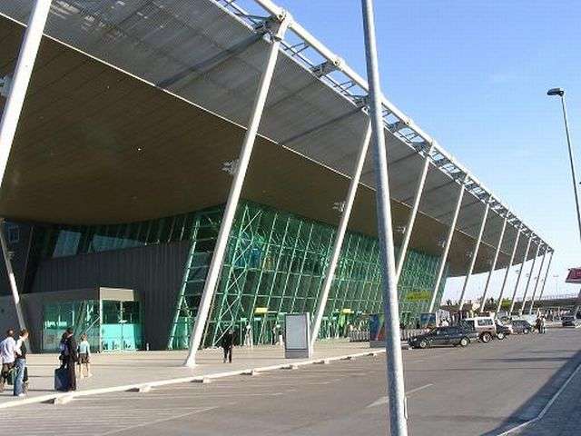 Pas turqve, në Rinas vijnë kontrollorë edhe nga Greqia