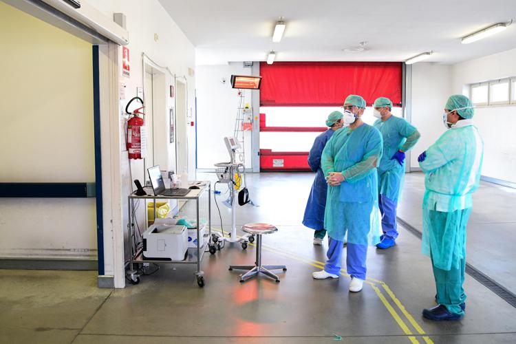 Shifra të larta infektimesh dhe 331 viktima nga Covid në Itali