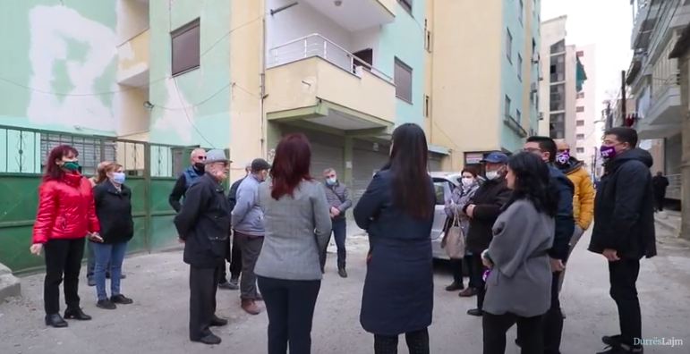 Sako me kandidatet Spahiu e Ferra në lagjet 5 dhe 6: Tashmë të gjithë po shohin që Durrësi po ringrihet (VIDEO)