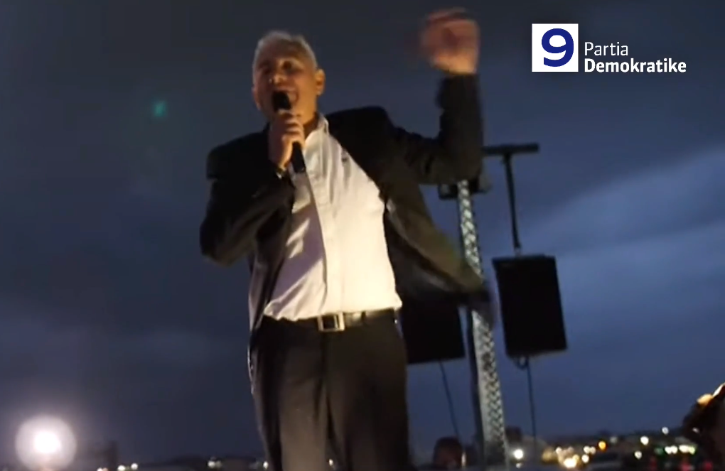 Socialisti entuziazmohet para Bashës në Durrës: Mirë se erdhe zoti kryeministër! (VIDEO)